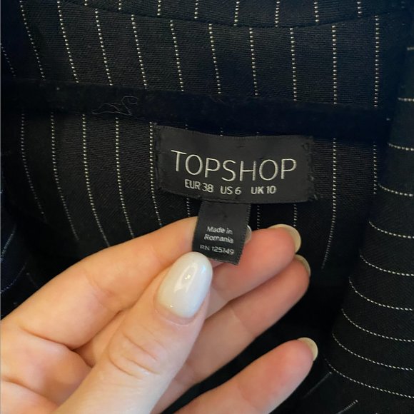 Black and white pinstripe Topshop blazer Size 6 (small/ medium) - Picture 2 of 3